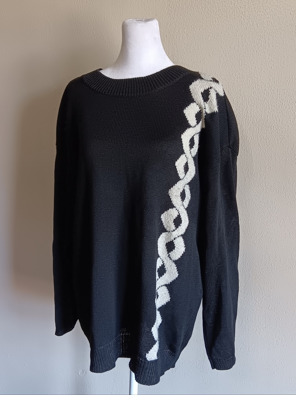 80s Vintage Black Sweater W/ Cream Chain Accent, Slouchy Crewneck Large